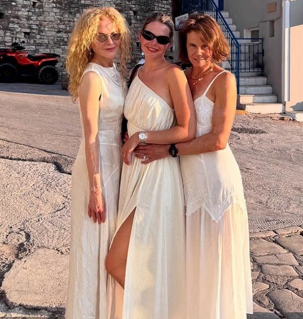 Nicole Kidman sa sestrom Antonijom i nećakinjom Lucijom Hawley