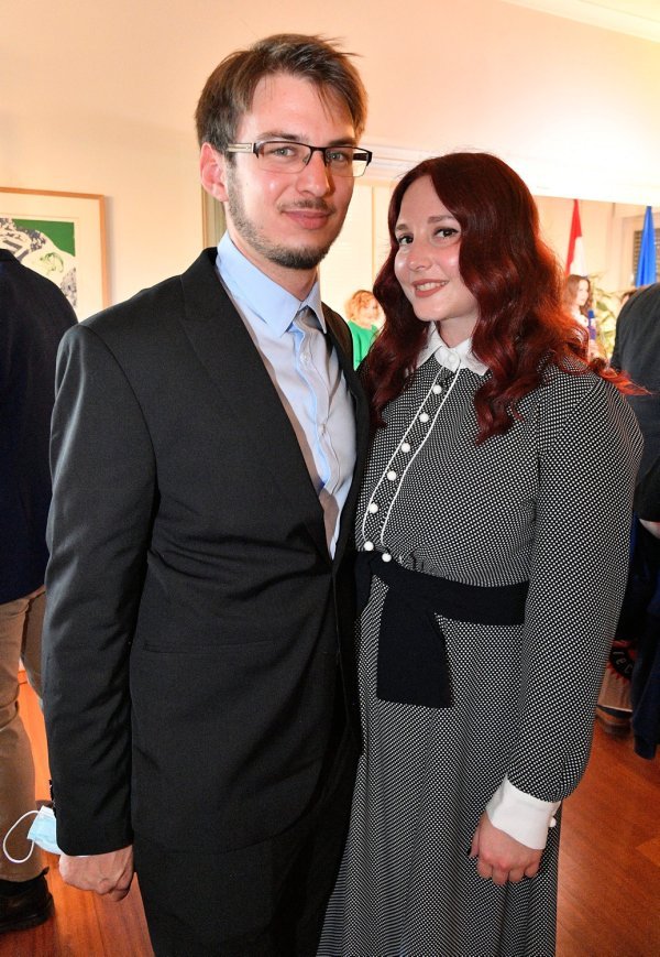 Unuka Tereze Kesovije, Mila i Filip Marinić 