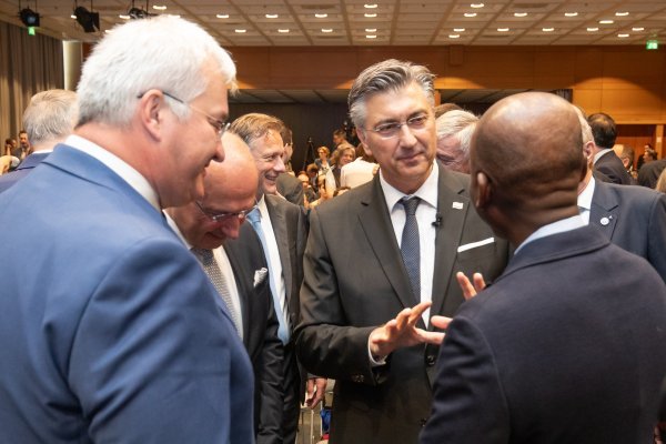 Andrej Plenković u razgovoru s diplomatima iz cijelog svijeta