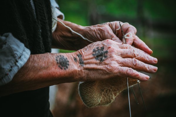 Istraživači zabilježili čak 317 različitih motiva hrvatskih tradicijskih tetovaža čija je osnovni motiv uvijek znak križa