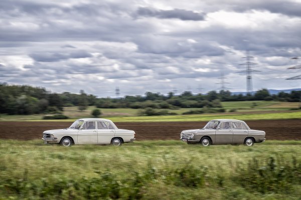 Prvi poslijeratni Audi (lijevo) i njegov prethodnik, DKW F 102