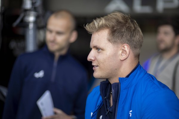 Schumacherov sin blizu povratka u Formulu 1: Vodi pregovore s novom momčadi