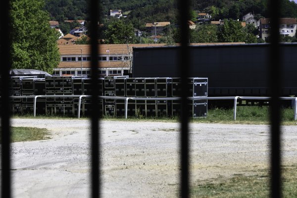 Počele pripreme za koncert Thompsona na hipodrumu u Sinju