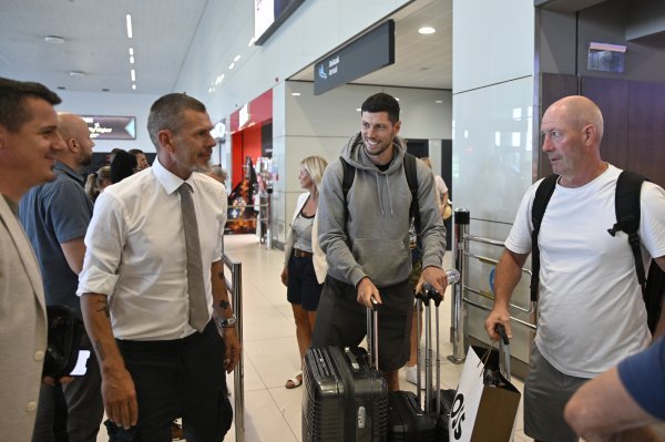 Scott Mckenna na aerodromu