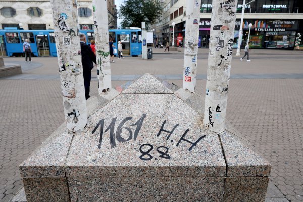 Nacistički simboli na Trgu bana Jelačića