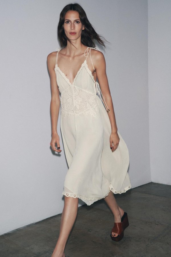 Zara: Asimetrična heklana haljina