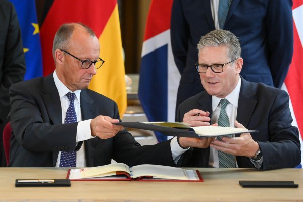 Friedrich Merz i Keir Starmer potpisuju sporazum o prijateljstvu