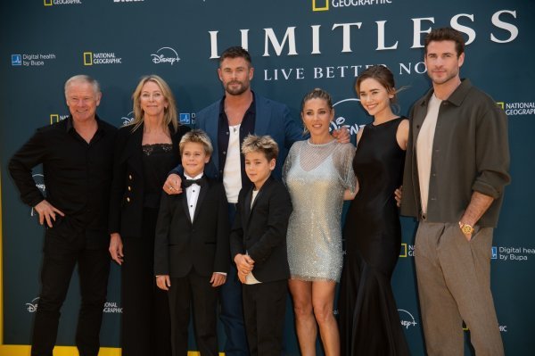 Craig Hemsworth, Leonie Hemsworth, Tristan Hemsworth, Chris Hemsworth, Sasha Hemsworth, Elsa Pataky, Gabriella Brooks, Liam Hemsworth