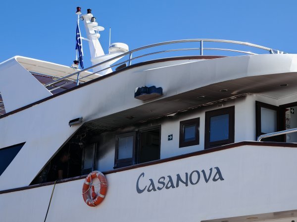 Požar na brodu u Makarskoj