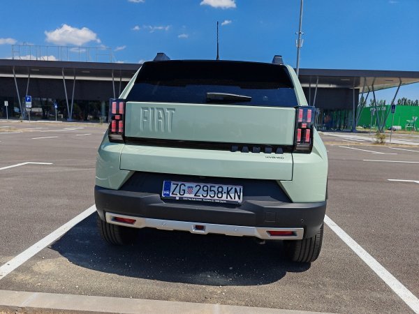 Fiat Grande Panda 1.2 110 e-Hybrid AT La Prima