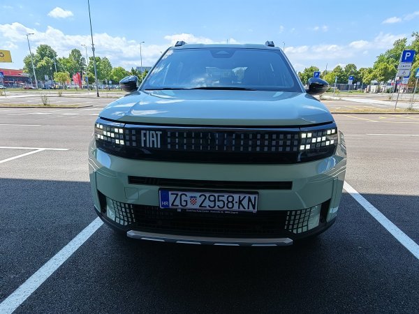 Fiat Grande Panda 1.2 110 e-Hybrid AT La Prima