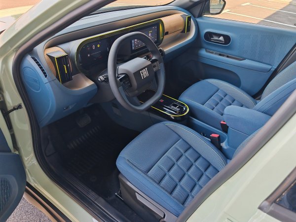 Fiat Grande Panda 1.2 110 e-Hybrid AT La Prima