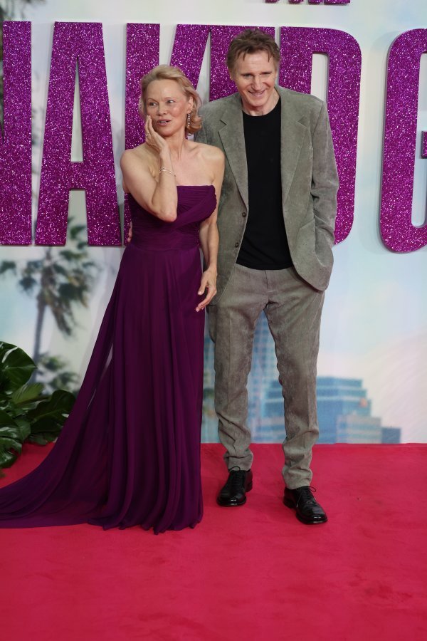 Pamela Anderson i Liam Neeson