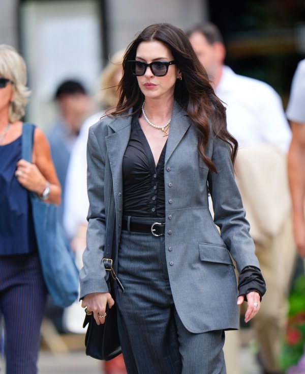 Anne Hathaway na setu filma 'Vrag nosi Pradu 2'