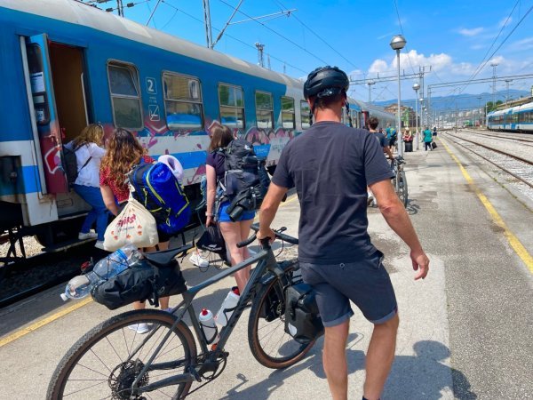 Vlak i bicikl, pedaliranje