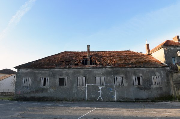 Napuštena škola u Dubravi kod Šibenika