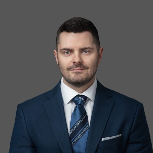 Tomislav Nedić pravnik je koji se bavi etičkim pitanjima