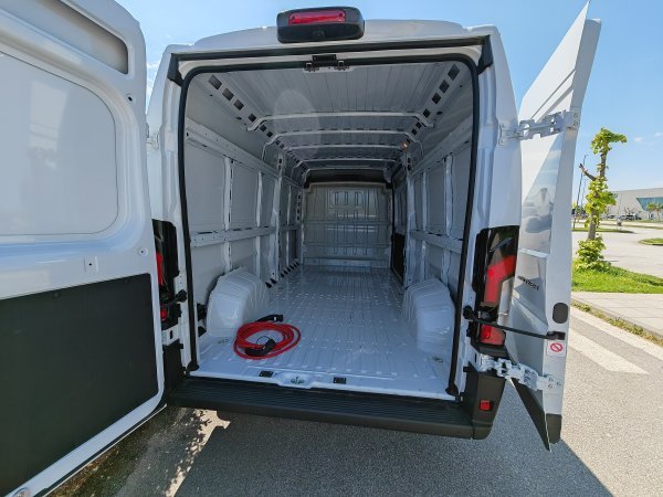 Peugeot E-Boxer Furgon L3H2 335 110 kWh 270 e-EAT