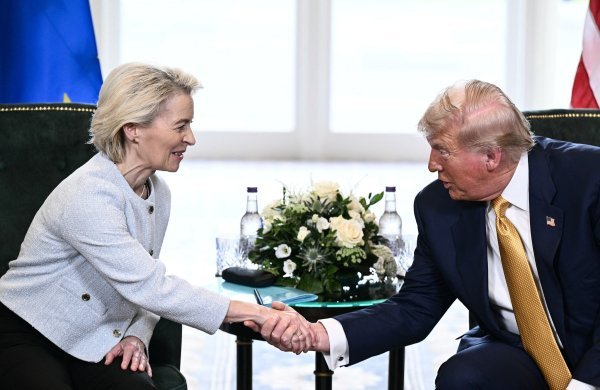 Ursula von der Leyen i Donald Trump na sastanku u Škotskoj