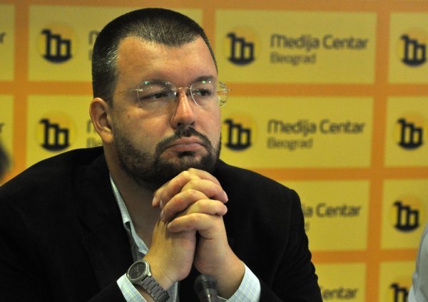 Čedomir Antić rado gostuje na podcast kanalima poput Balkan info, gdje se šire razne povijesne teorije urote