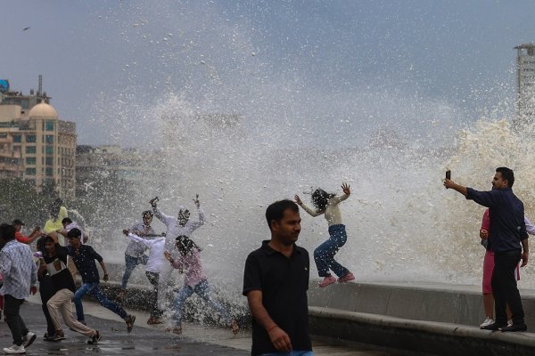 More se izlijeva tijekom monsunske kiše u Mumbaiju (ilustrativna fotografija)