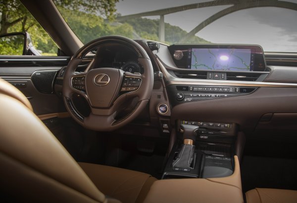 Lexus ES Topaz Shimamoku Brown ultraluxury iz 2018.