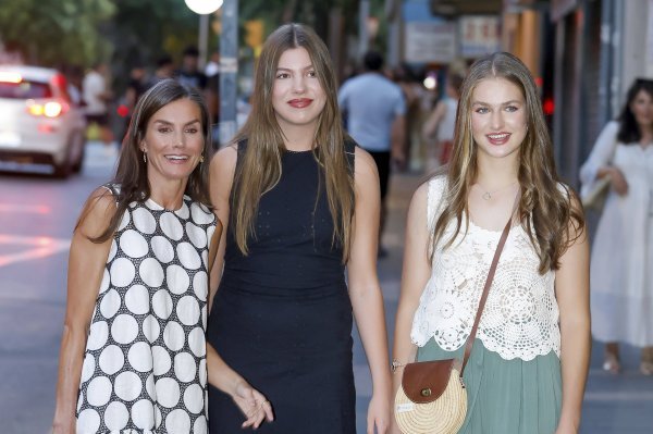 Kraljica Letizia s kćerima