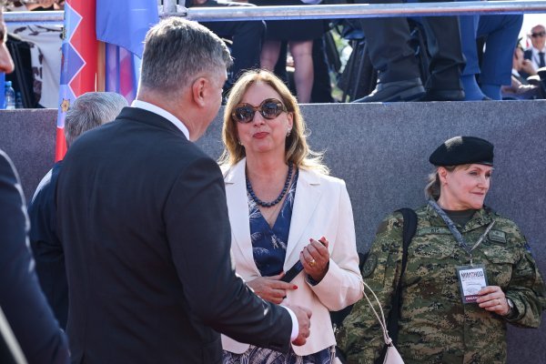 Zoran Milanović i Sonja Jandroković na mimohodu