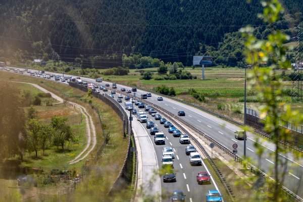 Zbog prometne nesreće u tunelu Brezik vozi se u koloni