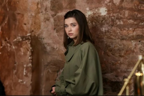 Afra Saracoglu kao Sejran u 'Zlatnom kavezu'