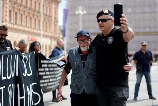 Antiratna akcija na glavnom Trgu povodom 30. godišnjice VRO Oluja