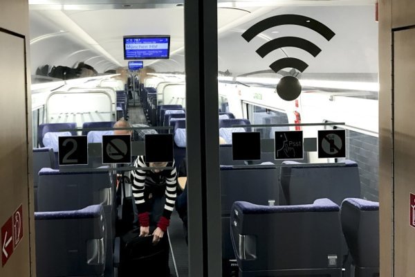 Neki željeznički operateri sada se doslovno okreću nebu za bolji internet u vozilu, koristeći satelite.