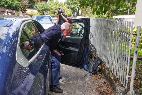 Dolazak Ive Sanadera u obiteljsku kuću nakon izlaska iz zatvora