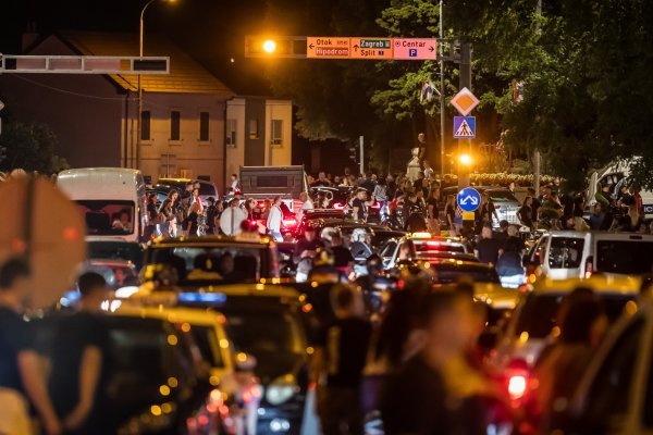 Neviđena gužva u Sinju nakon koncerta