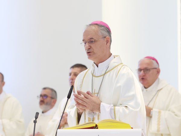 Misno slavlje u Crkvi Gospe Velikog Hrvatskog Krsnog Zavjeta u Kninu