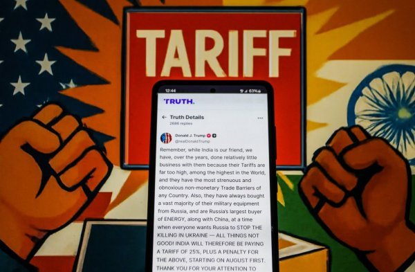 Trump je optužio Indiju za kupnju i preprodaju "ogromnih količina" ruske nafte "za veliku zaradu".