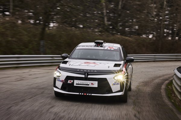 Četrdeset godina nakon legendarne Delte S4, Lancia se vraća u utrku s Ypsilon Rally4 HF