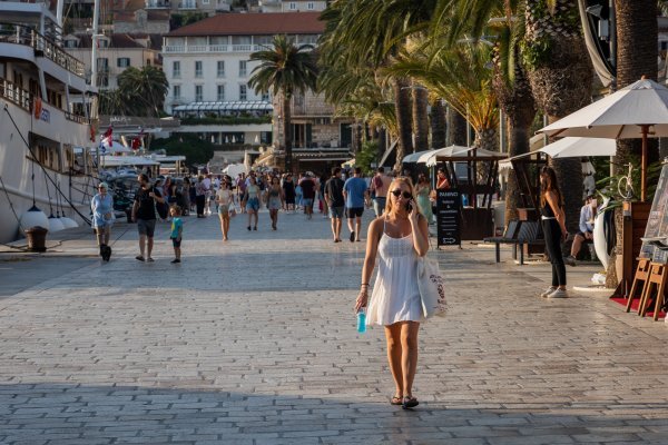 Večernja atmosfera u gradu Hvaru