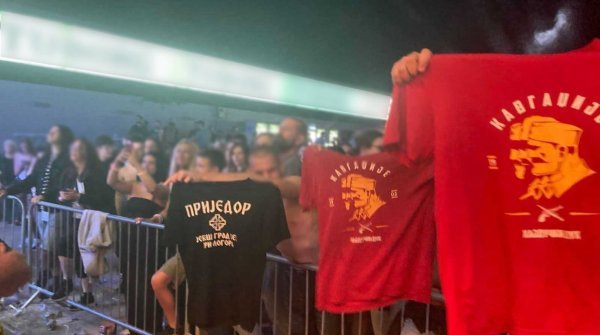 Skandal na festivalu u Prijedoru: Došli u prvi red s majicom 'Je*eš grad bez tri logora'