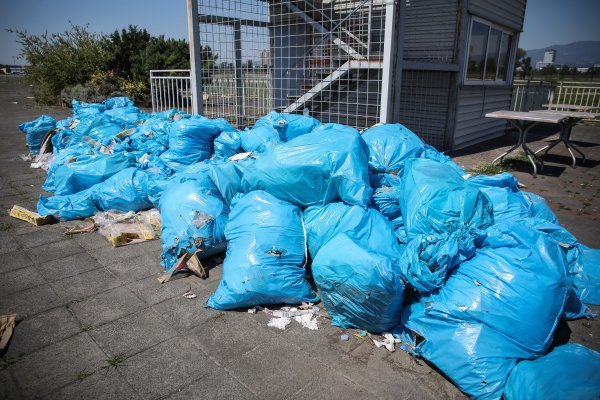 Smeće u okolici Hipodroma mjesec dana nakon Thompsonovog koncerta