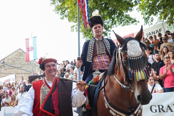 Frano Talaja slavodobitnik je 310. Sinjske alke