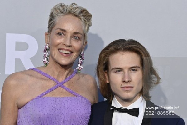 Sharon Stone sa sinom Roanom 2021.