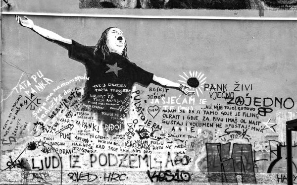 Branko Črnac - Tusta, legendarni pjevač KUD Idijota, na muralu u Puli