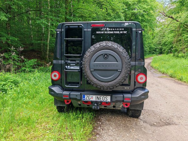 INEOS Grenadier Trialmaster 3.0 Turbo Diesel 8AT SW