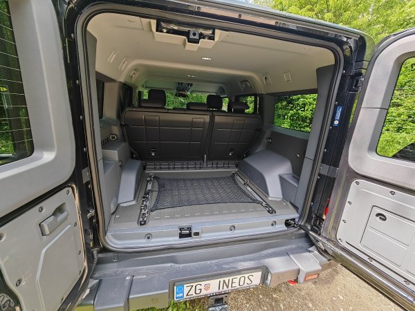 INEOS Grenadier Trialmaster 3.0 Turbo Diesel 8AT SW
