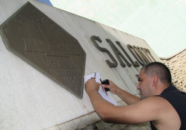 Radnici Salonita 2010. pokušavaju nasilno ući u tvornicu