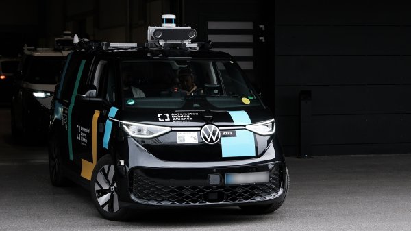Bosch i CARIAD čine automatiziranu vožnju još sigurnijom i praktičnijom uz pomoć umjetne inteligencije