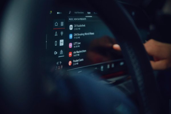 Bosch i CARIAD čine automatiziranu vožnju još sigurnijom i praktičnijom uz pomoć umjetne inteligencije