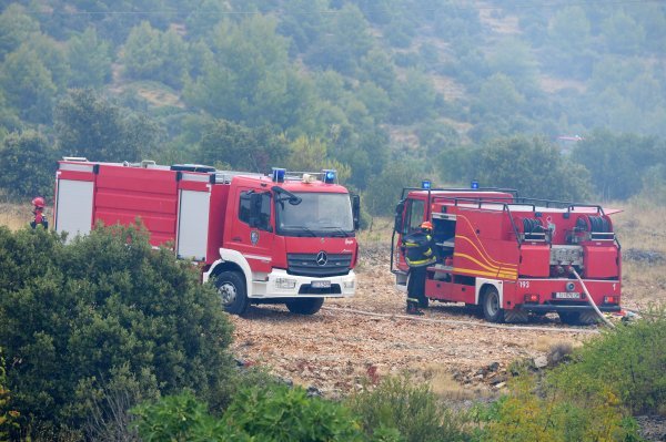 Ugašen požar na Krku, vatra gutala servisno-skladišnu halu