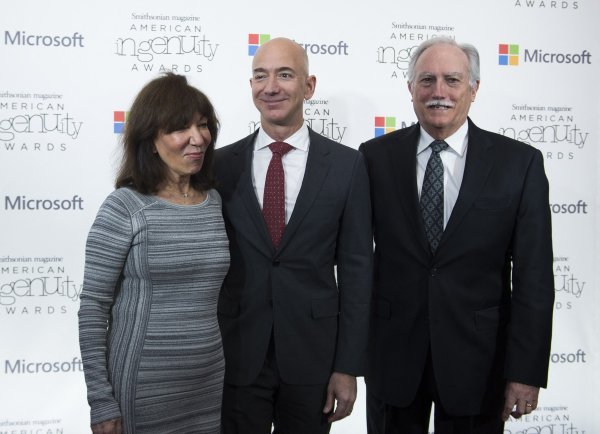 Jeff Bezos s roditeljima, Jackie i Mikeom